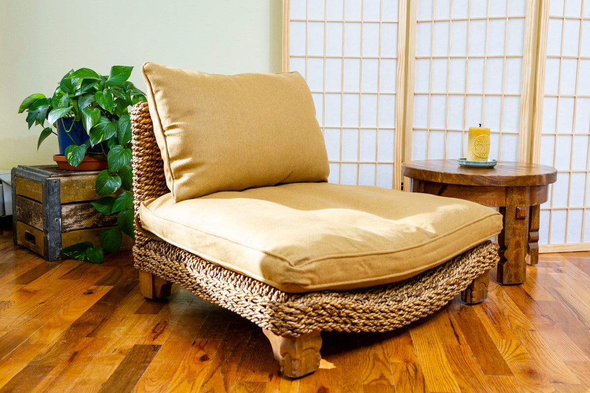 Mango wood meditation chair