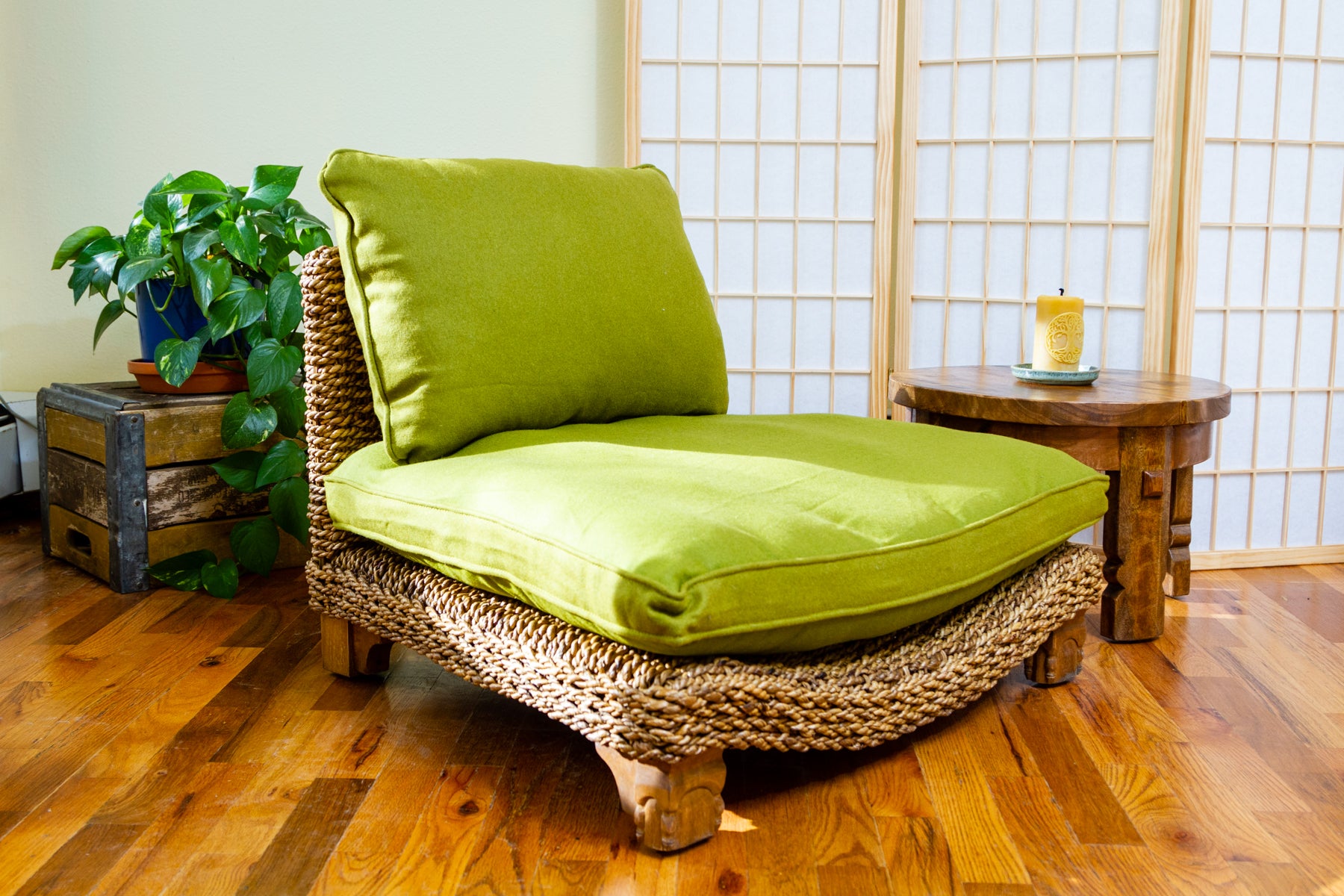 Mango wood meditation chair